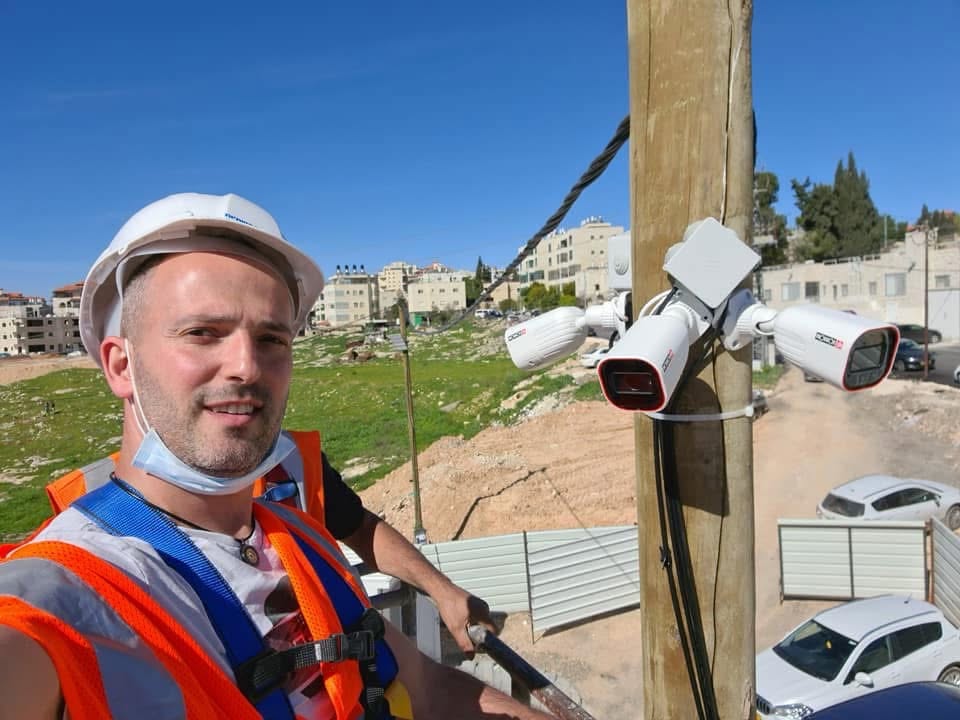 פרויקט סימפל קיי מספר 32 — התקנת מערכות אבטחה