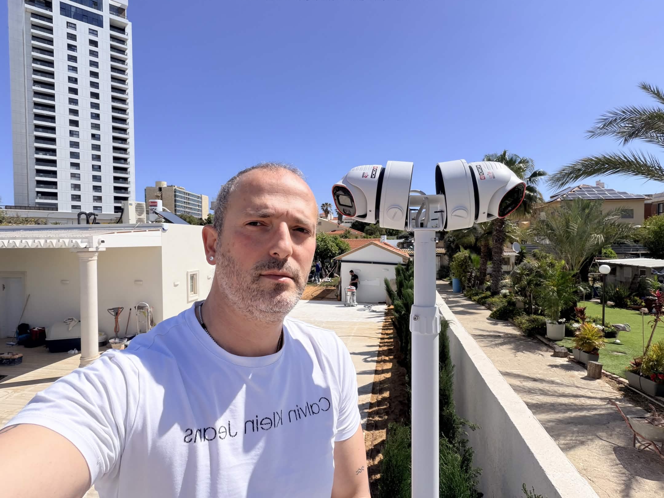 פרויקט סימפל קיי מספר 42 — התקנת מערכות אבטחה