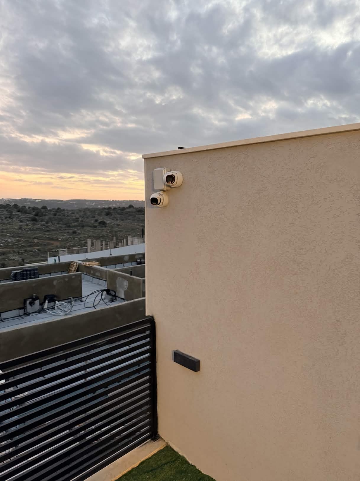 פרויקט סימפל קיי מספר 57 — התקנת מערכות אבטחה