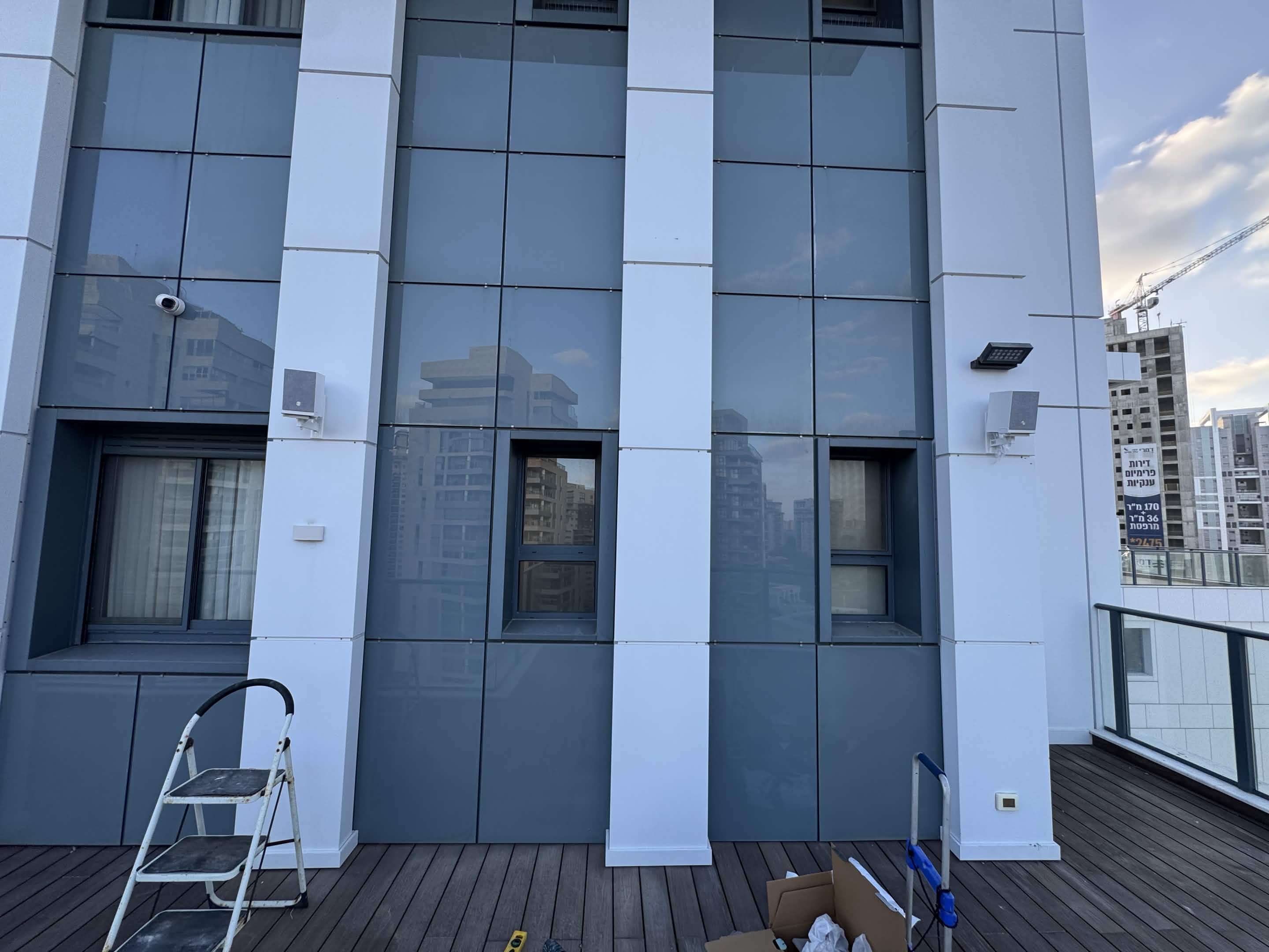 פרויקט סימפל קיי מספר 65 — התקנת מערכות אבטחה