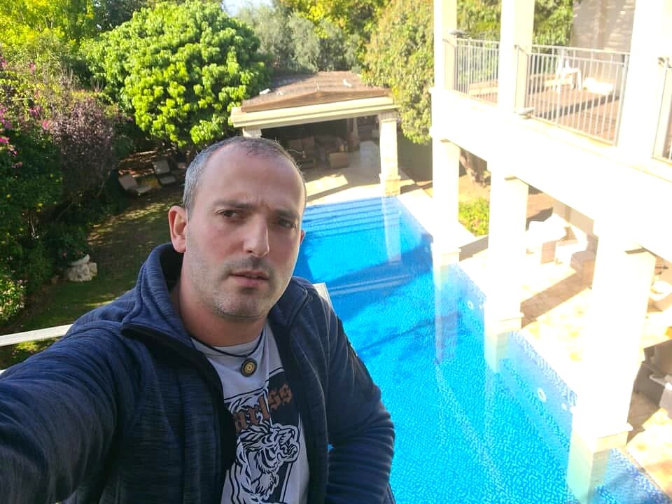 מבט מהמרפסת בוילה בקיסריה, מיפוי נקודות כיסוי סביב הבריכה, סימפל קיי